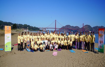 As the world united today for #YogaforHumanity, Consulate General of India, San Francisco today celebrated 8th #InternationalDayofYoga at iconic Golden Gate Bridge in San Francisco enthusiastically with great spirit and fervour. Legion of the San Francisco Consular Corps, Isha Yoga, Yogabharati, Integral Yoga, Iyyengar Yoga, Bihar School of Yoga, school children & local Yoga enthusiasts joined the celebration. #YogaForHumanity #GuardianRingForYoga #AmritMahotsav #IDY2022 #onesunoneearth